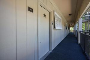 Island Condo for 6 w Communal Pool - Perfect Spot