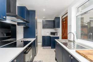 Entire Nuneaton House Next to the Station