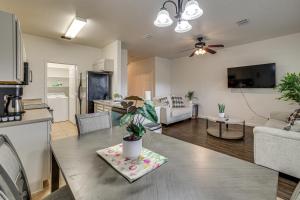 Suburban San Antonio Stay Near Parks & Hospitals
