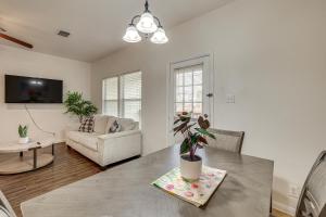 Suburban San Antonio Stay Near Parks & Hospitals