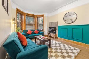 Maida Vale Apartment Sleeps 8 2 Min Walk from Maida Vale Station Weekend Parking Shared Garden