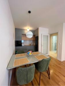 White Homes 1BR - Central Point