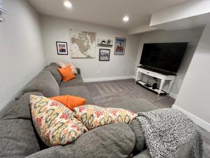 #717 Charming 4 Bed Mid-Town Retreat