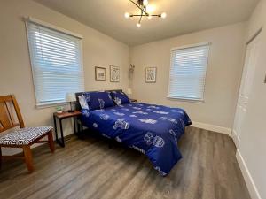 #717 Charming 4 Bed Mid-Town Retreat