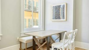 2 Units Steps to the French Quarter Bourbon St The Harlequin by AvantStay