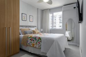 Barra Apartamento 2 quartos com vista piscina em Condomínio Estilo Resort perto do Rock in Rio, Cozinha completa, Portaria 24 horas, Estacionamento privativo, ideal para família com crianças, casais e viagens a trabalho