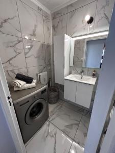 Large 3 bedroom cozy apartment