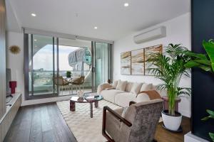 The Halo Port Melbourne Bay and City Views