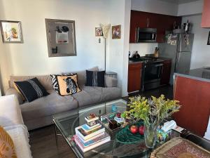 Cozy Santa Monica Condo Walk to Beach & Promenade