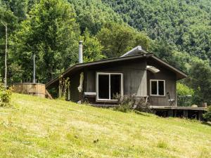Ekuwun Cabaña para hasta 6 entre río y montaña