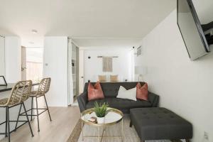 The Hillside Hideaway Mid Century Big Terrace