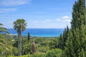 Luxury Sea Views Smart Villa Bliss, 2 Stunning Sea Views, Infinity Pool, Sauna, Gym, Home Cinema, Full Smart Home Technology and Full Privacy