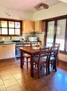 Hermosa casa a 300 metros del mar con cochera Se requiere reserva