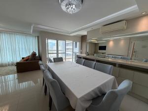 Apartamento 3 dormitórios Meia Praia SC