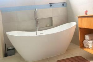 Private Luxury Escape with Pool Perfect for Couples & Small Families