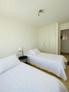 Apartment with ocean views, pool and amenities