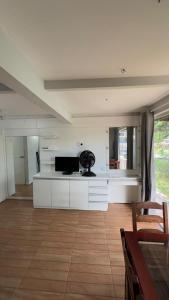 Casa maravilhosa no canal da barra da lagoa