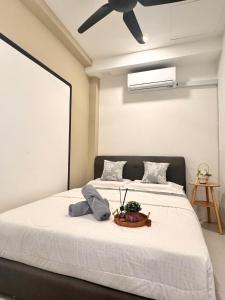 S15-08 MetroCity Square Condominium-3R2B-8 Pax