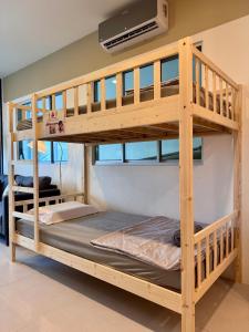 S15-08 MetroCity Square Condominium-3R2B-8 Pax