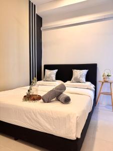 S15-08 MetroCity Square Condominium-3R2B-8 Pax