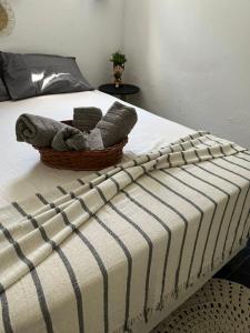 Casa vista panorâmica para o mar com piscina e lareira