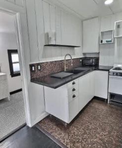 Luxury Island Bungalow MINS to Beach & UF Flagler Hospital