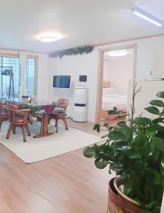 Large 2BR 66sqm Free Parking Near KSPO and Lotte World
