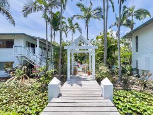 Whispering Palms at Mango House