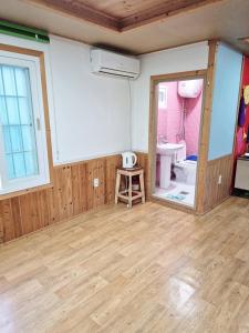 전주 한옥마을 10km. 편백길로 둘러싸인 복층 전원주택