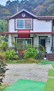 전주 한옥마을 10km. 편백길로 둘러싸인 복층 전원주택