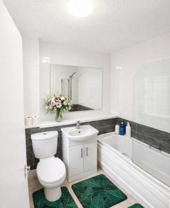 One Bedroom Contractor Flat Sleeps 10 with Multiple Parking Deptford Wharf Near Surrey Quays and Canada Water Station