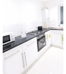 One Bedroom Contractor Flat Sleeps 10 with Multiple Parking Deptford Wharf Near Surrey Quays and Canada Water Station