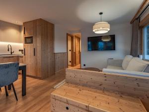Appartement alpin rénové proche pistes et commerces - Courchevel - FR-1-613A-42