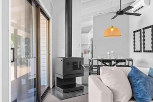 Luxe Waterfront Home - Pool, Pontoon w Deep Water Ocean Access