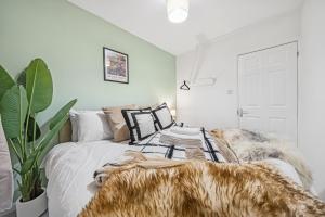 Elegant Redhill Drive Retreat Near Eastville Park 4 BR By AltoLuxo Short Lets & Serviced Accommodation