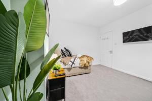 Elegant Redhill Drive Retreat Near Eastville Park 4 BR By AltoLuxo Short Lets & Serviced Accommodation