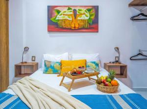 One Bedroom Apartment with Office Pool Gym Fast WiFi and AC Near the Beach 303