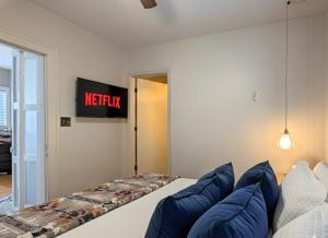 HeartOfRockfrdNEXPlaygroundIndoorHotTubGameRoom