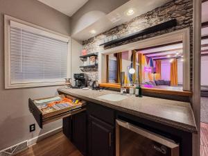 HeartOfRockfrdNEXPlaygroundIndoorHotTubGameRoom