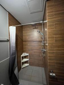 1BR Condo In Pasay Near Airport, Star City,PICC, CCP, MOA and US Embassy With Free WiFi, Swimming Pool and Netflix