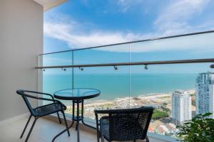 The Sóng Vũng Tàu Infinity Pool Seaside Apartment