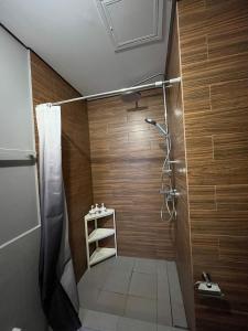 1BR Condo In Pasay Near Airport, Star City,PICC, CCP, MOA and US Embassy With Free WiFi, Swimming Pool and Netflix