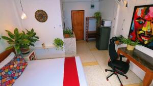 Lumphini 3 Teakwood red at Steamy Location