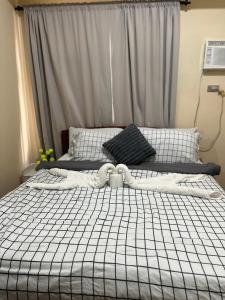 Bayfront Suite near Airport, MOA, PICC, Star City, OKADA With Fast WIFI & Netflix Free Pool Access