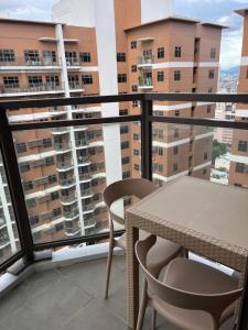 Bayfront Suite near Airport, MOA, PICC, Star City, OKADA With Fast WIFI & Netflix Free Pool Access