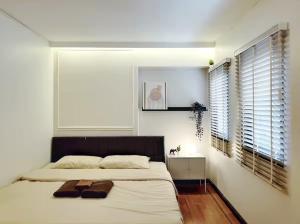 Baan Rak BTS phromphong Emsphere