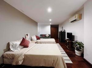 Baan Rak BTS phromphong Emsphere