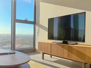 Cloudside 1B Apartment with City Views