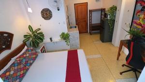 Lumphini 5 Train station center EnSuite Aircon