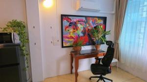 Lumphini 5 Train station center EnSuite Aircon